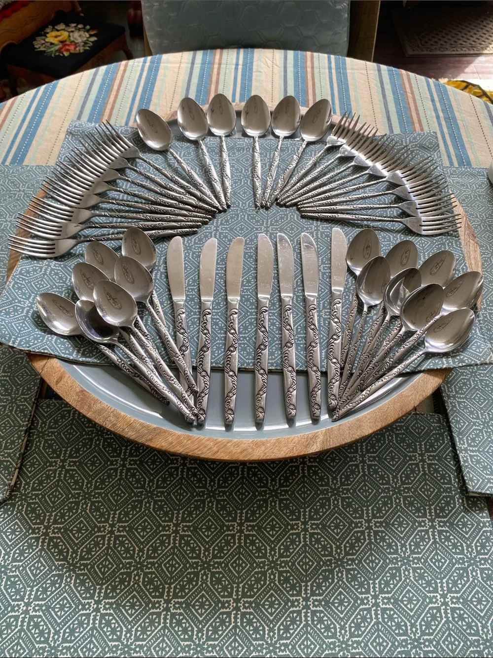 Vintage NATIONAL STAINLESS/JAPAN 44 Piece (7 Sets) “Floral & Scroll” Flatware